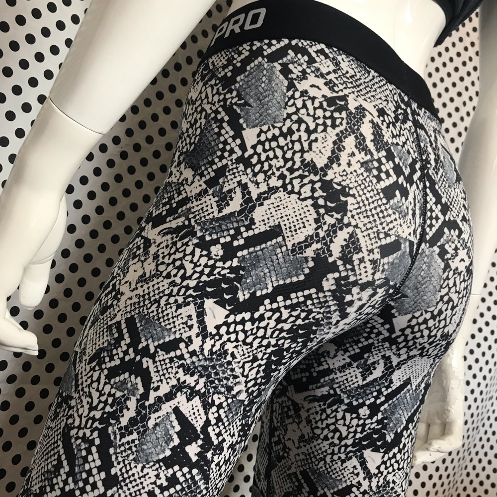 Nike Pro Python Snake Print Capris Leggings/Tights Women’s Size Small